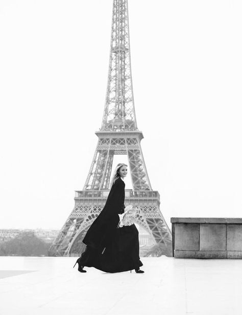 RECOLLECT VINTAGE / INSPIRATION | Kate Grigorieva poses in Paris for the fashion editorial Eiffel Tower Fashion, Kate Grigorieva, Paris Shooting, Paris Photo Ideas, Torre Eiffel Paris, French Lifestyle, Paris Aesthetic, Amazing Buildings, Vogue Covers