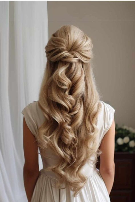 Wedding Hairstyles For Really Long Hair, Bride Hairstyle Half Up, Ballgown Wedding Dress Hairstyles, Blonde Long Wedding Hair, Wedding Hairstyles For Blonde Hair, Short Curly Bridal Hairstyles, Half Up Half Down Curly Wedding Hair, Cathedral Veil With Hair Down, Wedding Hair Down Blonde