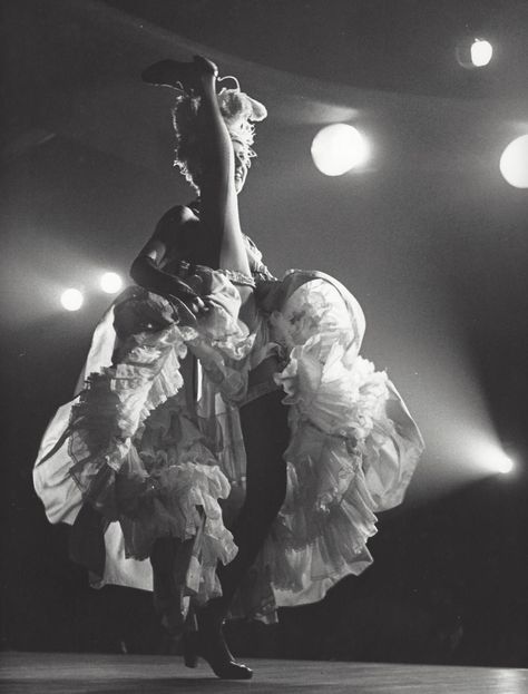 Kees Scherer Moulin Rouge 1954-1958 Moulan Rouge, Toulouse Lautrec Paintings, Moulin Rouge Paris, Montmartre Paris, Toulouse Lautrec, World Press, Brand Book, Dutch Artists, Press Photo