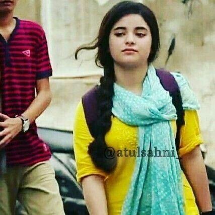 Secret Superstar  Zaira Wasim Secret Superstar, Zaira Wasim, Teen Actresses, Aamir Khan, Srinagar, Cutie Pie, Actress Photos, Desi Beauty, Perfect Body