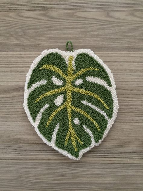 Punch Needle Wall Hanging Monstera Tufted Wall With Home - Etsy Monstera Punch Needle, Leaf Punch Needle, Pinch Needle Patterns, Tufting Ideas Small, Rug Tufting Ideas Easy, Tufting Ideas Beginner, Tufting Patterns, Tiny Rugs, Punchneedle Rug