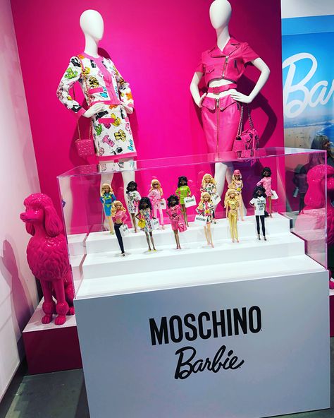 BARBIE STYLE, Westfield Century City, Los Angeles, California, “The doll made it’s debut at the American International Toy Fair in New York on March 9, 1959), for Moschino x Barbie, photo by Robert Best, pinned by Ton van der Veer Barbie Window Display, Moschino Barbie, Robert Best, Barbie Store, Westfield Century City, Moschino Fashion, City Los Angeles, 2000s Pink, Barbie Room