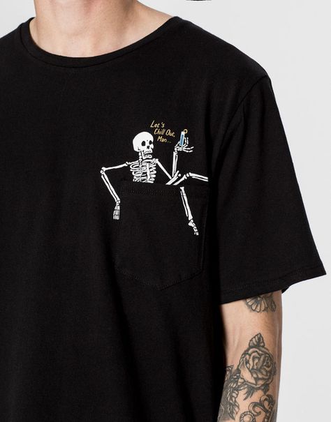 PULL & BEAR - Skeleton T-shirt T Shirt Print Ideas, Bear Skeleton, T Shirt Painting, Shirt Design Inspiration, Skeleton Shirt, Print Ideas, Shirt Print Design, Tee Shirt Homme, Basic Tee