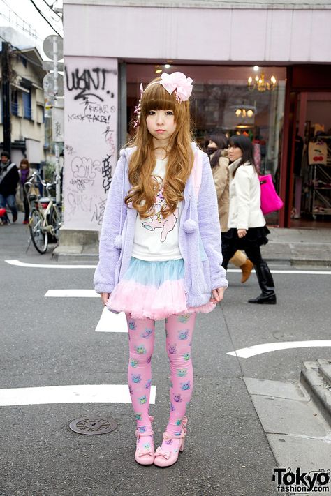 "Fairy Kei (Fairly Style)" / "Pop Kei" / "SPANK!" - characterized by use of pretty pastel colours & 80's retro themes ... "M" aka Moco/Moko, model for KERA magazine, student at Bunka Fashion College, well known Japanese fashion blogger, & runs her own fashion brand "Strawberry Planet & Mellow" (see: http://tokyofashion.com/fairy-kei-fashion-harajuku-strawberry-planet-mello/ ) | 19 May 2011 | #Fashion #Harajuku (原宿) #Shibuya (渋谷) #Tokyo (東京) #Japan (日本) Kawaii Street Fashion, Pop Kei, Bunka Fashion College, Pastel Outfits, Fairy Kei Fashion, Harajuku Street Style, Oc Aesthetic, Estilo Harajuku, Drawing Help