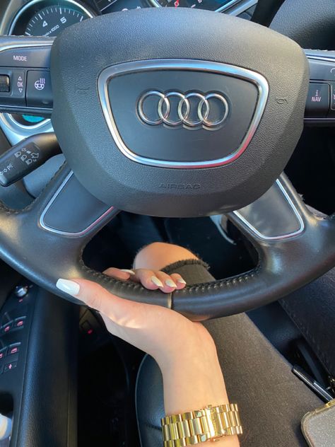 White Iridescent nails & Audi Q7 Audi Q2 Aesthetic, Audi Mom Aesthetic, Audi Q2 White, Audi Vision Board, White Audi Aesthetic, White Audi Suv, Audi Q3 White, White Iridescent Nails, Audi Q7 White