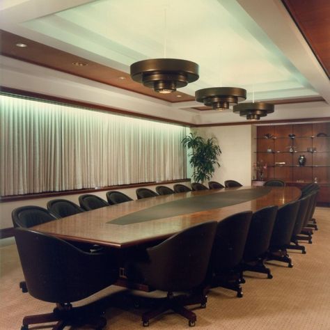 1980s Office, Classic House Interior, Classic Office Interior, 1980s Interior, 90s Office, Vintage Office Decor, Office Meeting Room, Office Meeting, Vintage Office