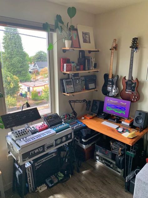 Bedroom Music Studio, Ruang Studio Musik, Home Recording Studio Setup, Home Music Rooms, Recording Studio Home, Home Studio Setup, Music Studio Room, Music Equipment, Audio Room