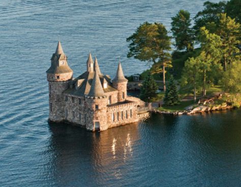 Small Castle, Boldt Castle, Castle Estate, Small Castles, Medieval Houses, Castle Wall, Castle Designs, Castle House, Beautiful Castles