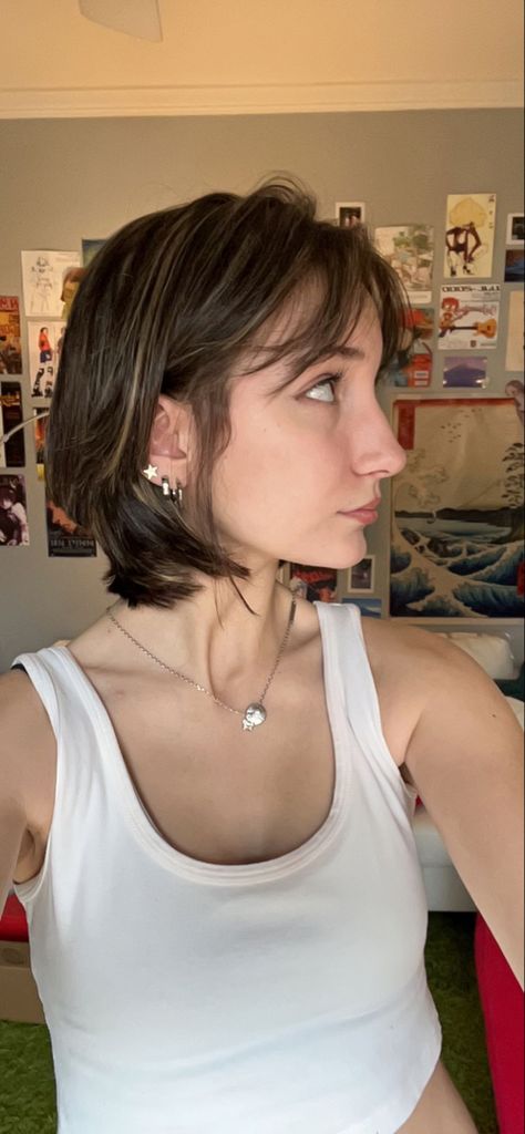 Short Hairstyle Women Side Profile, Jawline Length Hair, Bob Side Profile, Side Profile Short Hair, Jawline Haircut Women, Wolfcut Side Profile, Hairstyles Side Profile, Short Hairstyle Women Side Part, Short Hair Side Profile