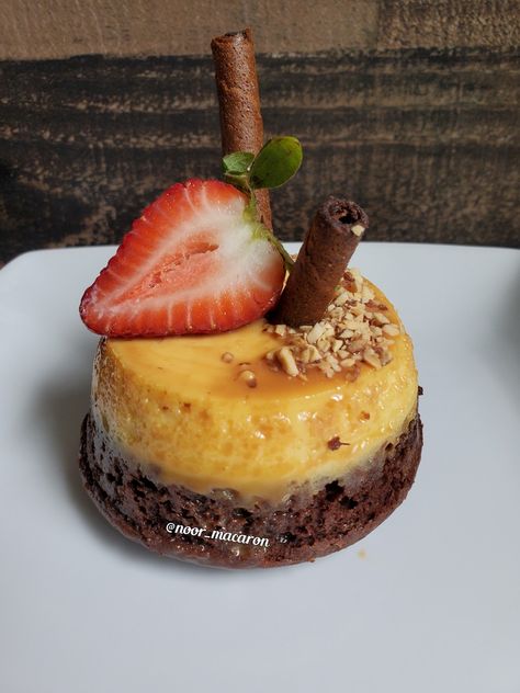 Mini Flan Cups, Mini Flan, Mini Cafeteria Ideas, Mini Chocoflan, Quesillo Recipe, Choco Flan Cupcakes, Pumpkin Choco Flan, Mini Choco Flan, Food Network Chocoflan