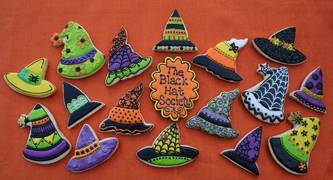 witches hats Halloween Confections, Halloween Witch Hat Cookies, Witch Cookies, Witchy Hats, Candy Corn Hat, Cookie Halloween, Halloween Sugar Cookies Decorated, Witch Hat Cookies, Witch Cookie