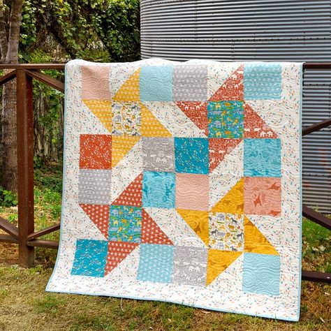 Shortcut Quilt: Layer Cake Shake - The Jolly Jabber Quilting Blog Fast Quilts, Quilts Using Fat Quarters, Cake Shake, Layer Cake Quilt, Beginner Quilting, Layer Cake Patterns, Kid Quilts, Layer Cake Quilt Patterns, Fall Quilt Patterns