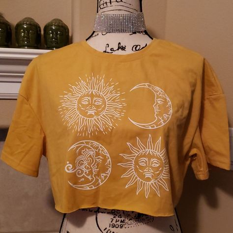 Shein Cropped Sun Moon Short Sleeve T-Shirt Top In Mustard Color, Size Medium, 6. New Without Tag...Never Worn. Will Come From A Clean Non-Smoking Home. Sun Aesthetic Outfit, Sun Themed Outfits, Alt Crop Top, Cute Yellow Shirts, Sun Outfits, Sun Witch, Sunshine Outfit, Sun Clothing, Moon Shirts