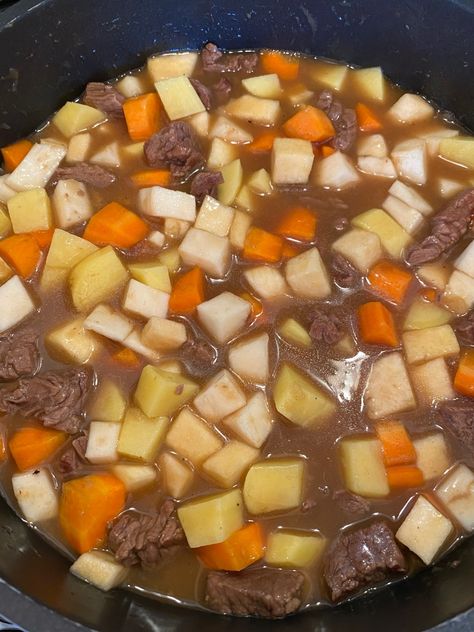 Norwegian Beef Stew, Beef And Vegetable Stew, Beef Vegetable Stew, Outdoor Dishes, Norwegian Cuisine, Norwegian Heritage, Norwegian Food, Cold Autumn, Vegetable Stew