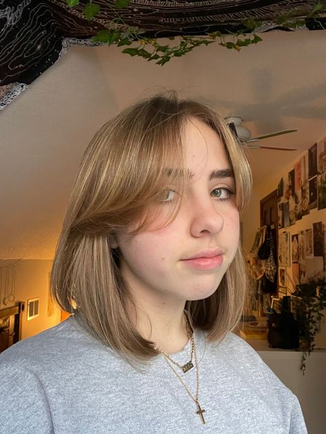 Short Bob Curtain Bangs Straight, Curtain Bangs For Kids, Curtain Bangs Short Hair Straight Brown, Brown Bob Curtain Bangs, Straight Across Bangs Short Hair, Bangstyle Hair Short, Light Brown Hair Short Aesthetic, Lob Cut, Cute Haircuts