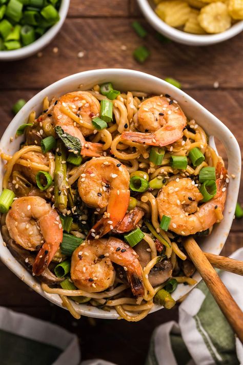 Pescatarian Japanese Recipes, Shrimp Yakisoba, Yakisoba Aesthetic, Shrimp Yakisoba Recipe, Yakisoba Recipe, Shrimp Noodles, Wok Cooking, Asian Noodle Recipes, Pescatarian Recipes