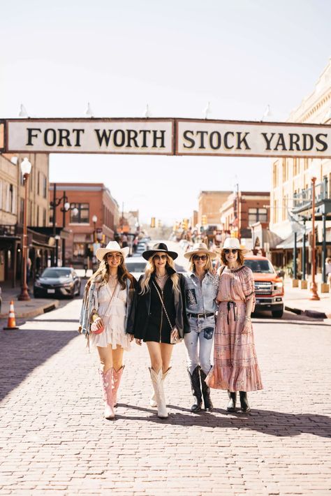 HOTEL DROVER: THE BEST SPOT FOR A WEEKEND GETAWAY Texas Weekend Getaways, Texas Chic, Texas Girls, Travel Texas, Slim And Fit, Loungewear Luxury, Chic Leather, Texas Travel, Fort Worth Texas