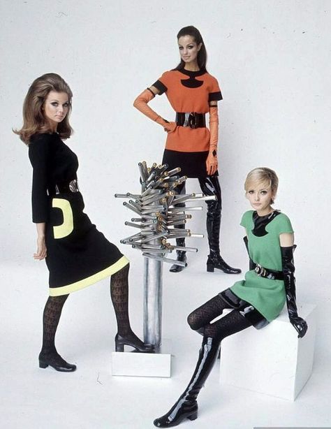 vintage everyday: Pierre Cardin: A Typical Fashion Trend in the 1960s 60s Space Age Fashion, Trash Wall, Space Comic, 1960s Mod Fashion, Space Card, 60s Fashion Trends, 60s Mod Fashion, Space Age Fashion, Mod Clothing