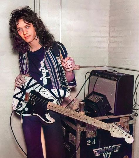 Van Halen 70s, Alex Van Halen, David Lee Roth, Electric Guitar Design, Valerie Bertinelli, Steve Vai, Music Pics, Eddie Van Halen, Rock And Roll Bands