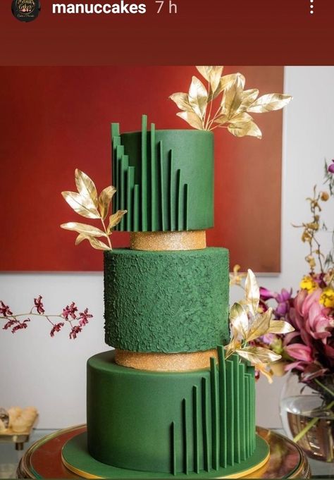 Green Elegant Cake, Emerald Green Cake, Emerald Wedding Cake, Wedding Cake Emerald Green, Wicked Party, Prom Decorations, Tulip Drawing, Beautiful Cake Designs, Green Cake