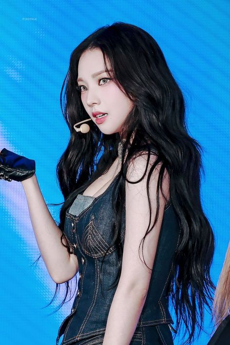 Karina Aespa, Red Velvet Irene, Korean Entertainment, Hot Pics, Black Mamba, Korean Celebrities, Popular Music, Music Is, Girl Crush