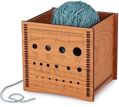 Wooden Yarn Box Ww Plans, Diy Pallet Sofa, Yarn Box, Used Pallets, Handmade Wooden Boxes, Wooden Pallet Projects, Crafter Gift, Diy Fan, Recycled Pallets