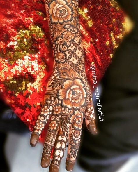 Pakistani Dulhan Mehndi Designs, Khafif Henna Designs, Mahadi Design, Henna Crown, Crown Tattoos For Women, Elegant Henna, Khafif Mehndi, Crown Tattoos, Bridal Mehndi Design