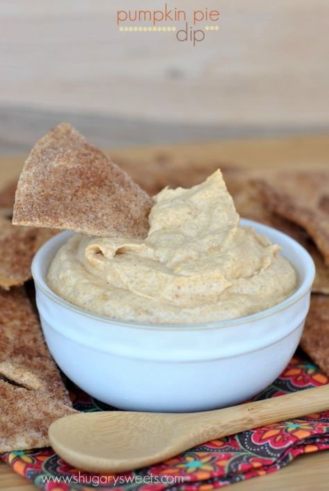 Pumpkin Pie Dip - made with greek yogurt, this is a guilt free treat! Cinnamon Healthy, Pumpkin Pie Dip, Pie Dip, Pumpkin Dip, Shugary Sweets, Cooking Photos, Sweet Dips, Cinnamon Chips, Famous Castles