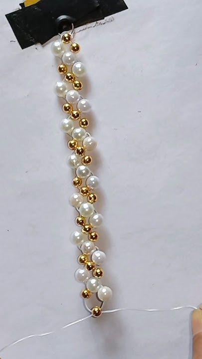 Seed Bead Stretch Bracelets Diy, Pearl Bracelet Making, Braslet Ideas Cute, Seed Bead Bracelets Patterns Tutorials, Beaded Wedding Jewelry, Pearl Beaded Bracelet, Wire Wrap Jewelry Designs, Beads Craft Jewelry, Diy Jewelry Tutorials