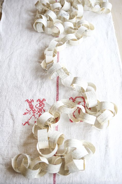 Bookpage Paper Chain Garland - Ella Claire Diy Garland Ideas, Paper Chain Garland, Recycled Book Crafts, Christmas Paper Chains, Diy Christmas Paper, Paper Chain, Garland Ideas, Recycled Books, Xmas Theme