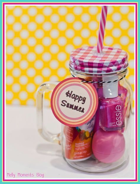 Teacher Appreciation week is almost over, but it’s never too late to let an educator know how special they are! This is the perfect present for teachers of any grade level, from preschool al… Teacher End Of Year, Appreciation Gifts Diy, Teacher Appreciation Gifts Diy, Cadeau Parents, Teachers Diy, Presents For Teachers, Mason Jar Gifts, School Teacher Gifts, Diy Teacher Gifts