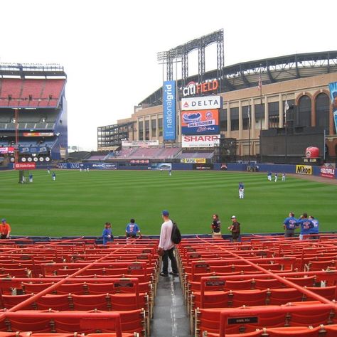 Flushing Meadows Queens, NY . The old Shea Stadium backed by the current Citifield. Max Kepler, Stadium Pics, Mlb Stadium, Mlb Stadiums, Jets Football, Shea Stadium, Baseball Park, Stadium Design, Baseball Photos