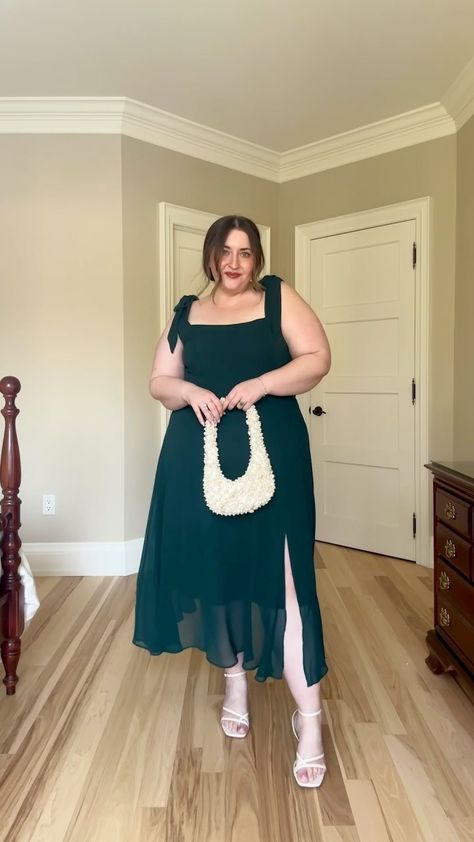 Diana • Plus Size Fashion (@diana.dares) • Instagram photos and videos Diana Dares, Antique Finds, Everyday Fashion Outfits, Fashion Outfit, Fashion Tops, Feminine Style, Everyday Fashion, Plus Size Fashion, Size 16