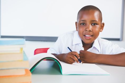 Photo Écolier, devoirs, classe | Premium Photo #Freepik #photo #classe-primaire #uniforme-scolaire #classe #primaire Doing Homework, Do Homework, Premium Photo, Homework, Stock Footage, Water