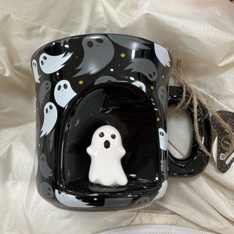 Halloween Measuring Cups, Halloween Mug Display, Goth Pottery, Halloween Mugs Coffee Cups, Spooky Kitchen, Ghost Mug, Halloween Clay, Halloween Mugs, Halloween Cups