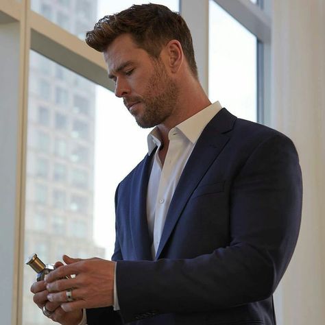 Chris Hemsworth Aesthetic, Chris Hemsworth Hair, Luke Hemsworth, Hemsworth Brothers, Chris Hemsworth Thor, Australian Actors, Matt Damon, Pahlawan Super, Liam Hemsworth