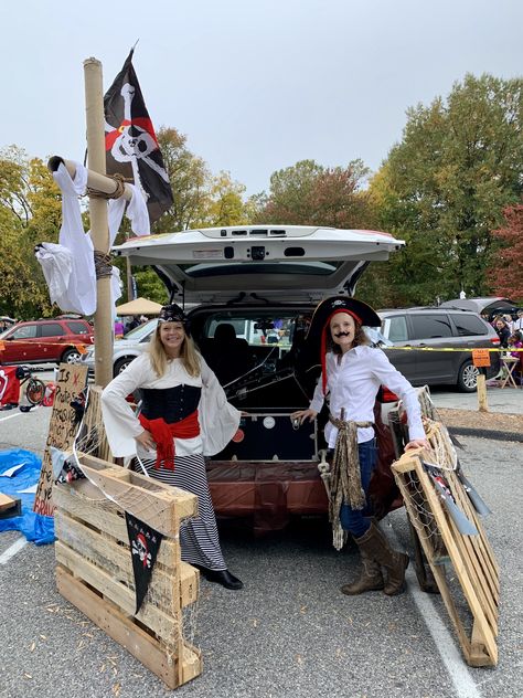 Pirate Trunk Or Treat Ideas For Trucks, Pirates Trunk Or Treat Ideas, Pirate Trunk Or Treat Ideas, Pirate Ship Trunk Or Treat, Pirate Trunk Or Treat, Camper Halloween, Lego School, Trunk Or Treat Kits, Pirate Halloween Decorations