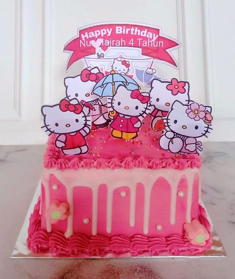 Kue Ultah Hello Kitty, Kue Hello Kitty, Truk Derek, Topper Kue, Hello Kitty Happy, Cake Cat, Duck Pins, Marie Cat, Kitty Cake