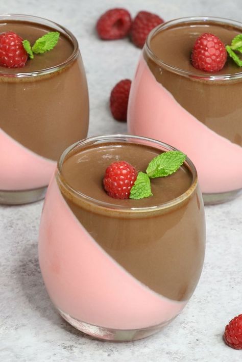 Raspberry Chocolate Mousse Milk Gelatin, Raspberry Jello, Homemade Chocolate Pudding, Resipi Kek, Refreshing Desserts, God Mat, Köstliche Desserts, Chocolate Pudding, Easy Dessert