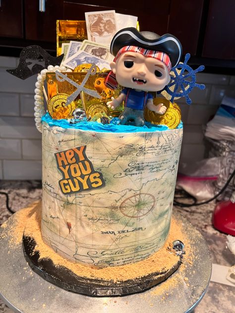 One eyed Willy map, treasure chest, sloth figurine Goonies Birthday Cake, Goonies Themed Food, Goonies Themed Party, Goonies Birthday, Goonies Party, Pirate Birthday Cake Easy, Pirate Cake, Goonies, Theme Cake