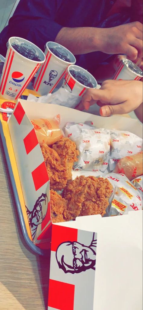 Kfc Chicken Snap, Kfc Fake Story, Kfc Photo, Kfc Snap, Meal Snap, Aesthetic Fashion Photography, Kfc Fried Chicken Recipe, Cola Wallpaper, Chicken Aesthetic