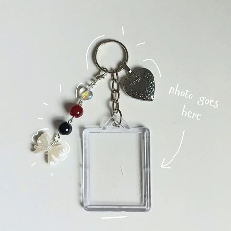 LDR photocard keychain 🎀 price range: ₹320- 310 we're open for customs!! dm to purchase or shop via website 🎀 . #viral #trending #jewelleryindia #jewellery #handmadejewellery #hellokitty #sanrio #jewellerydesigner #jewellerymaker #jewellerylover #explore Photocard Keychain, Keychain Business, Keychain Photo, Photo Cards Diy, Keychain Custom, Beads Ideas, Casual Indian Fashion, We're Open, Concert Fits