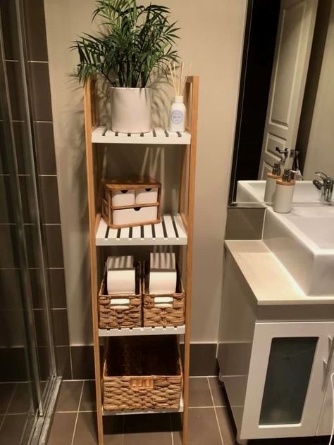 #bathroom #organization #bathrooms Bathroom Vanity Remodel, Bathroom Vanity Lights, Bathroom Counter Decor, Washroom Decor, Restroom Decor, Bathroom Decor Apartment, Stunning Bathrooms, Bathroom Design Decor, Vanity Lights