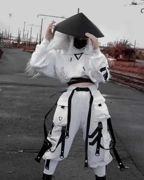 Techwear Female, Tech Wear Aesthetic, Women Techwear, Techwear Shoes, Futuristic Streetwear, Cyberpunk Streetwear, Samurai Ninja, Futuristic Clothing, Tech Clothing