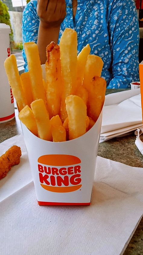 Burger King Aesthetic, Burger King Fries, King Aesthetic, Burger And Fries, Blind Bag, Burger King, Yummy Food Dessert, Traditional Food, Dessert Recipes