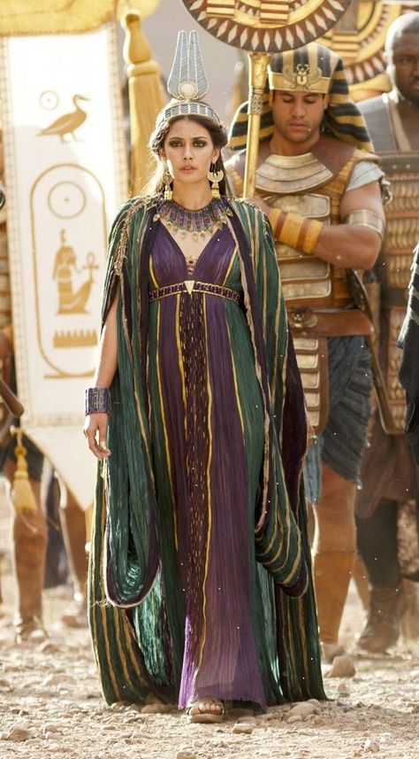 Egypt Dress, Ancient Egyptian Clothing, Mode Old School, Egyptian Dress, Egyptian Clothing, Egiptul Antic, Egyptian Fashion, Egypt Fashion, Ancient Costume