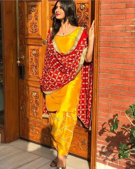 FOR PRICE SHIPPING ....CLICK LINK IN BIO.......... PLEASE DO NOT SEND DM WE ARE UNABLE TO REPLY ON TIME DUE TO BIG NUMBER OF DMs Indian Fashion Suit Saree Yellow Color Combinations Outfits, Simple Suit With Heavy Dupatta, Types Of Dupatta, Trending Suit Designs, Suit With Heavy Dupatta, Kurtis Ideas, Frock Salwar, Plain Anarkali, Simple Indian Suits