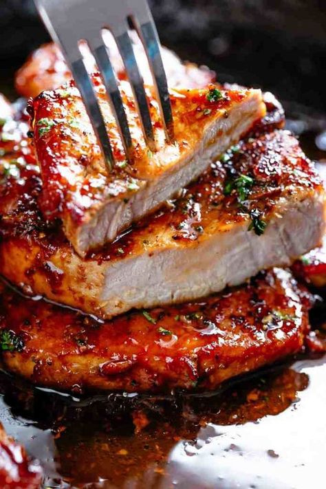 Easy Honey Garlic Pork Chops | Cafe Delites | Bloglovin’ Honey Soy Pork Chops, Sticky Pork Chops, Honey Soy Pork, فاصوليا خضراء, Chicken Seasoning Recipes, Honey Garlic Pork, Garlic Pork Chops, Best Chicken Dishes, Garlic Pork