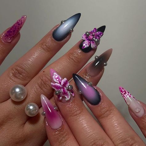 Pierced Orchid Nails, Piercing Nails Art Designs, Nails With Piercing, Piercing Nails, Almonds Nails, Orchid Nails, Nail Piercing, Drip Nails, Edgy Nails