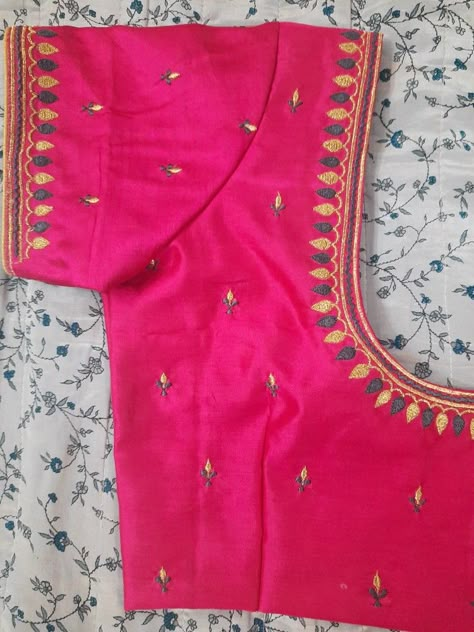 Pink Blouse Machine Embroidery, Blouse Work Designs Machine Work, Hand Thread Embroidered Blouse Designs, Simple Maggam Thread Work Blouses, Machine Work Blouse Designs Simple, Blouse Designs Embroidery Simple, Simple Machine Work Blouse Designs, Simple Thread Embroidery Blouse Designs, Simple Machine Embroidery Designs For Blouse